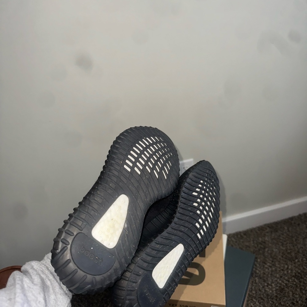 Yeezy - Picture 5 of 5